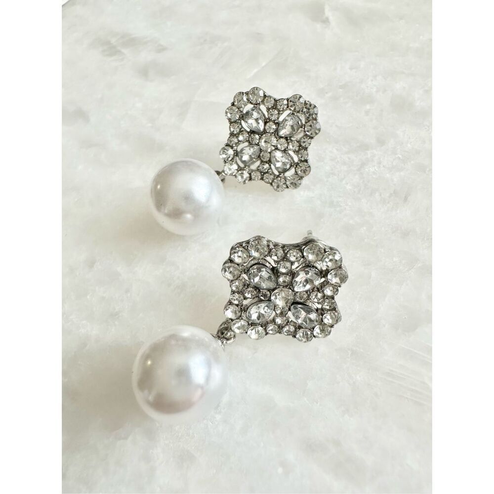 Sparkly pearl flower stud dangle earrings ￼
